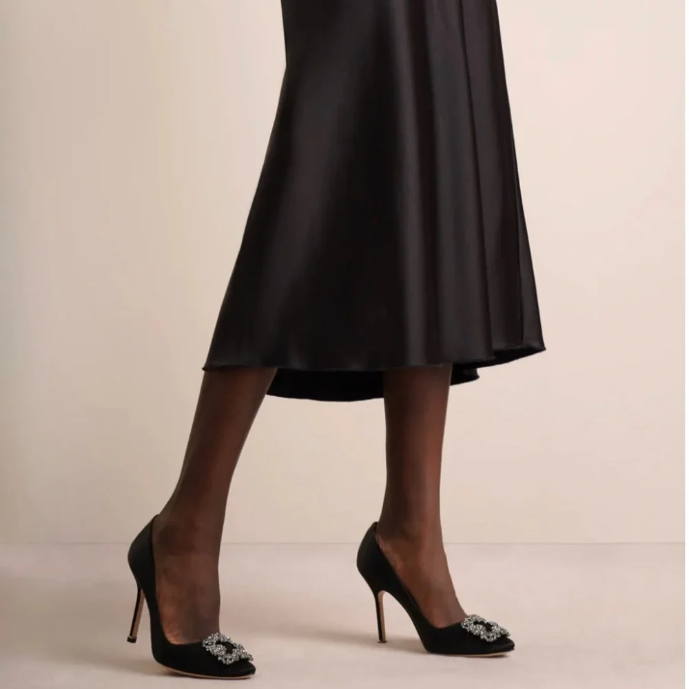 Manolo Blahnik Hangisi satin pumps - Picture 2 of 9